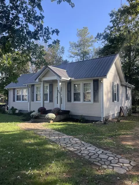511 1st St E, Lawrenceburg, TN 38464