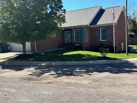 320 E Franklin St #16, Gallatin, TN 37066
