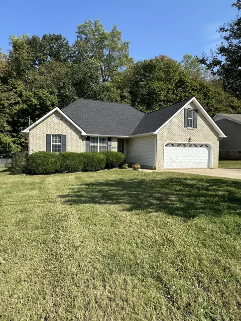 393 Brook Mead Dr, Clarksville, TN 37042