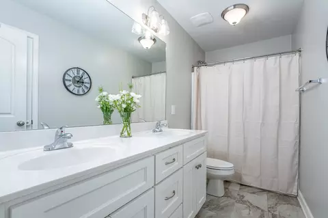 Bath - 2018 Lequire Ln, Spring Hill, TN 37174 photo 4 of 4