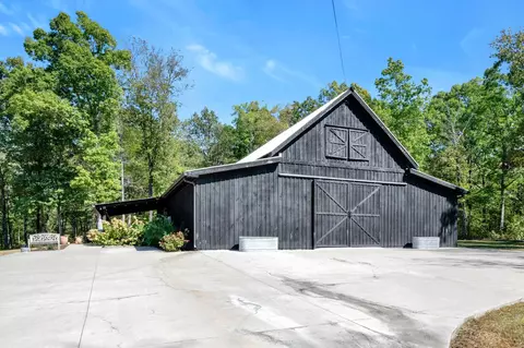 2300 Ogden Rd, Mcewen, TN 37101