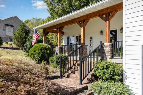 624 Shadowbrook Dr, Columbia, TN 38401