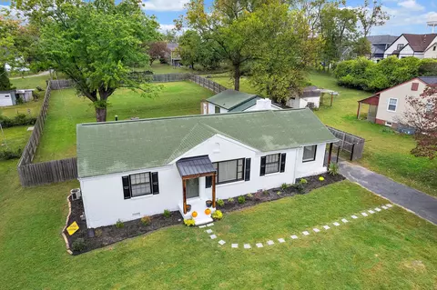 1300 8th St, Old Hickory, TN 37138