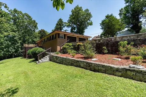304 Westview Dr, Rossville, GA 30741