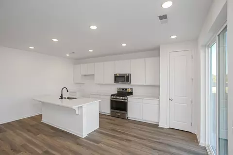 Kitchen - 604 Maple Bend Noble, Dickson, TN 37055 photo 2 of 7