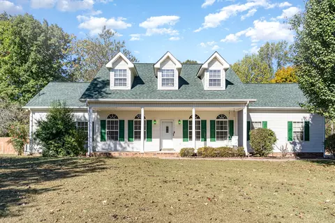 602 Red Fox Ct, Burns, TN 37029