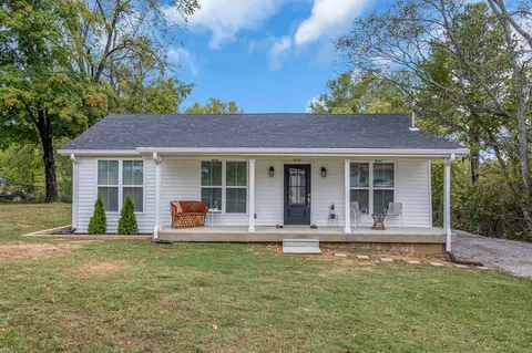 2310 Les Robinson Rd, Columbia, TN 38401