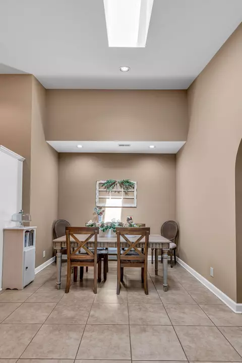 Dining - 705 Blackpatch Dr #20, Springfield, TN 37172 photo 2 of 2