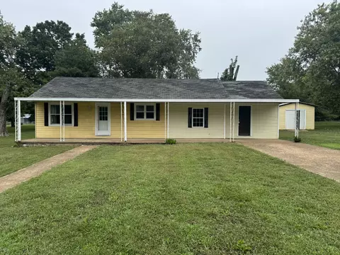 Exterior - 302 Main St, Ethridge, TN 38456 photo 3 of 10
