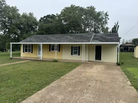 Exterior - 302 Main St, Ethridge, TN 38456 photo 2 of 10