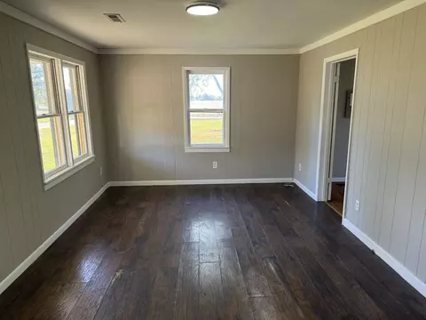 Living - 302 Main St, Ethridge, TN 38456 photo 1 of 3