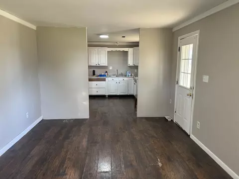 Living - 302 Main St, Ethridge, TN 38456 photo 2 of 3