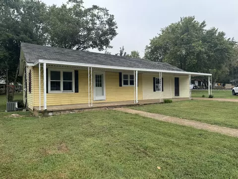 Exterior - 302 Main St, Ethridge, TN 38456 photo 4 of 10