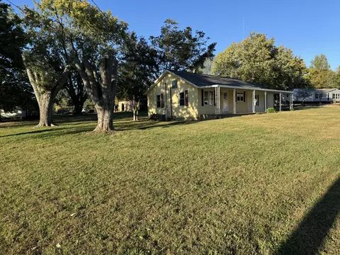 Exterior - 302 Main St, Ethridge, TN 38456 photo 9 of 10