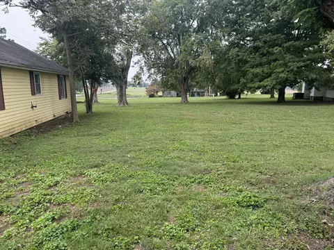 Exterior - 302 Main St, Ethridge, TN 38456 photo 7 of 10