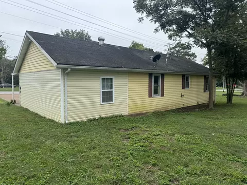 Exterior - 302 Main St, Ethridge, TN 38456 photo 6 of 10