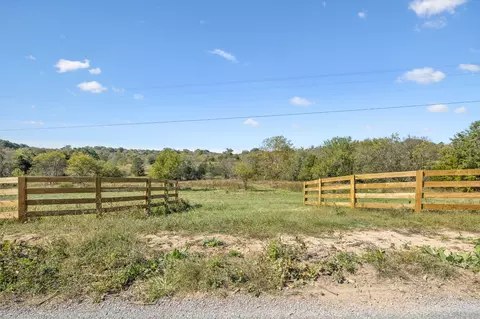 11 Double Branch Rd # A, Columbia, TN 38401