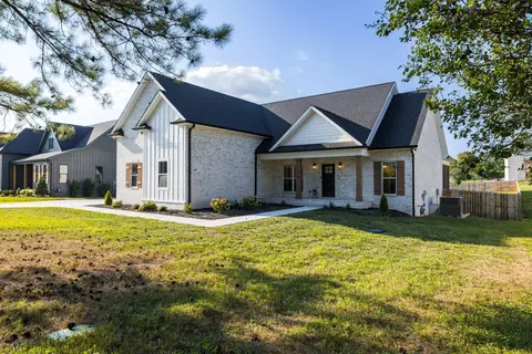 6027 Riverview Dr, Pegram, TN 37143