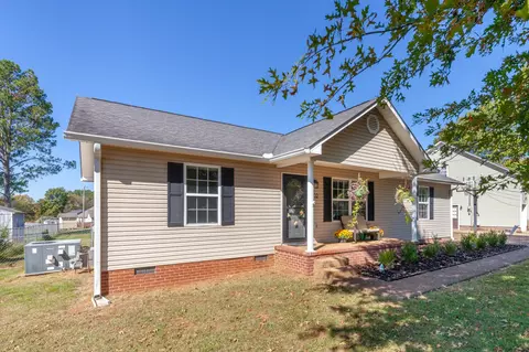 1902 Burlington Cir, Columbia, TN 38401