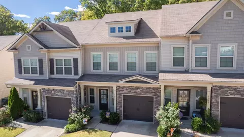1055 Chatsworth Dr, Old Hickory, TN 37138