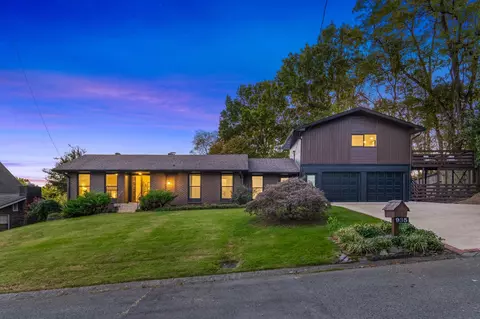 935 Giant Oak Dr, Nashville, TN 37217