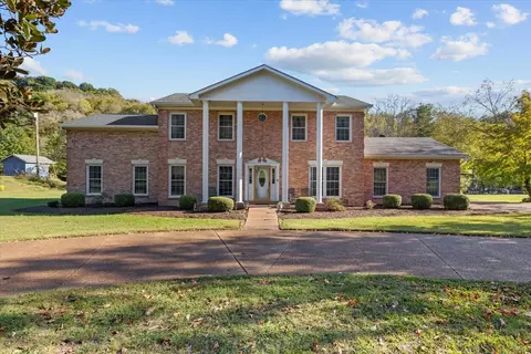 8173 Charlotte Pike, Nashville, TN 37221