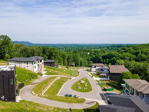 5801 Woodland Hills Dr, Nashville, TN 37211