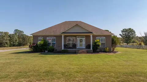 3 Weatherby Dr, Fayetteville, TN 37334