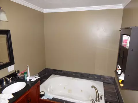 Bath - 37 Hughes Loop, Milan, TN 38358 photo 5 of 10