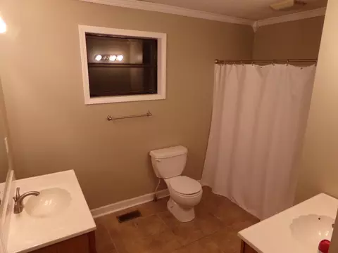 Bath - 37 Hughes Loop, Milan, TN 38358 photo 8 of 10