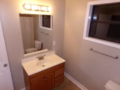 Bath - 37 Hughes Loop, Milan, TN 38358 photo 10 of 10