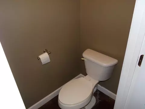 Bath - 37 Hughes Loop, Milan, TN 38358 photo 2 of 10