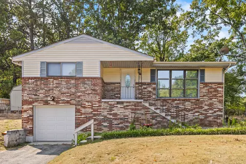 1011 E Circle Dr, Rossville, GA 30741