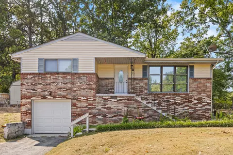 1011 E Circle Dr, Rossville, GA 30741