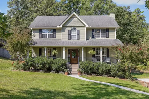 2034 Port Royal Dr, Soddy Daisy, TN 37379