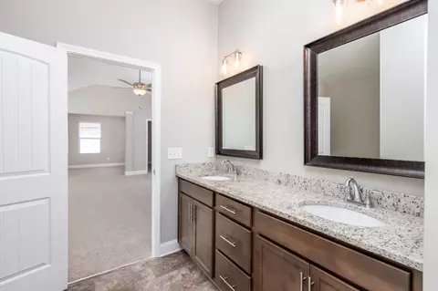 Bath - 2202 Pathfinder Dr, Murfreesboro, TN 37127 photo 1 of 5