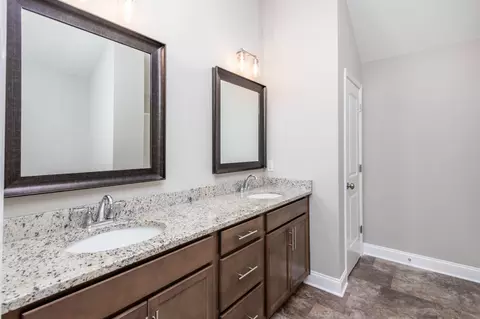 Bath - 2202 Pathfinder Dr, Murfreesboro, TN 37127 photo 2 of 5