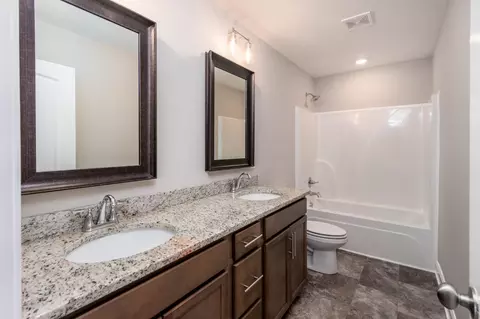 Bath - 2202 Pathfinder Dr, Murfreesboro, TN 37127 photo 4 of 5