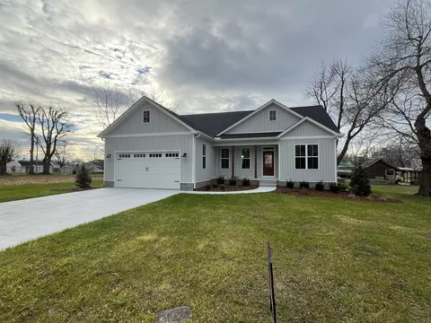 39 Railroad St S, Mcewen, TN 37101