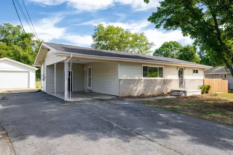 704 Shelly Ln, Rossville, GA 30741