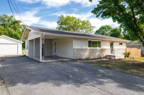 704 Shelly Ln, Rossville, GA 30741