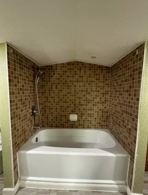 Bath - 191 Williams Rd, Morrison, TN 37357 photo 3 of 5