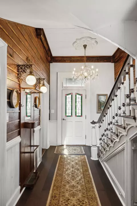 Entry Way - 112 S Central Ave, Centerville, TN 37033 photo 4 of 19