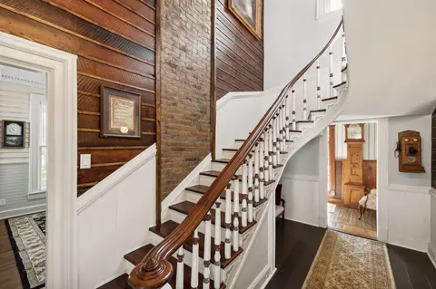 Entry Way - 112 S Central Ave, Centerville, TN 37033 photo 7 of 19