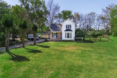 1016 Chelsea Dr, Greenbrier, TN 37073