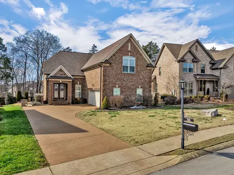 796 Rolling Creek Dr, Mount Juliet, TN 37122