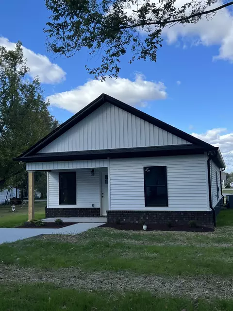 211 Strawberry St, Portland, TN 37148