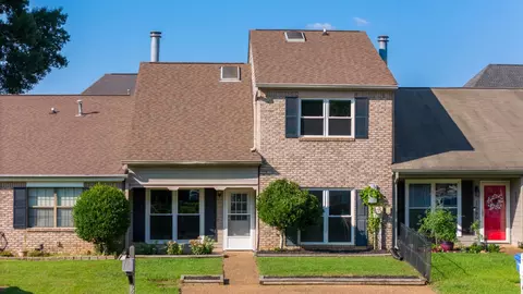 1307 Greenbrook Ln, Hixson, TN 37343