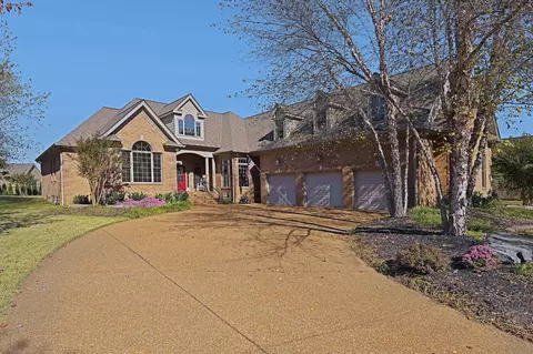 707 Farmington Dr, Lebanon, TN 37087