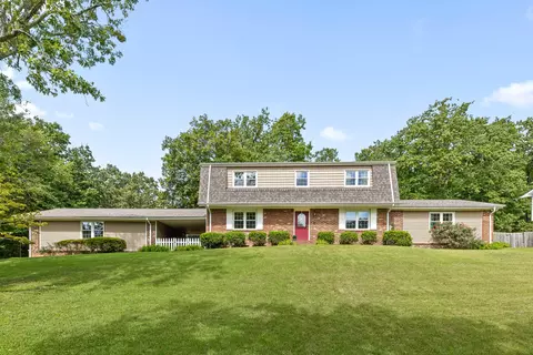 8693 Arbutus Dr, Hixson, TN 37343